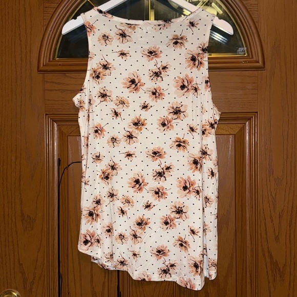 NWT! Maurices 24/7 Mara High Neck Slanted Hem Tank Top In Floral & Dot Print - Picture 9 of 15